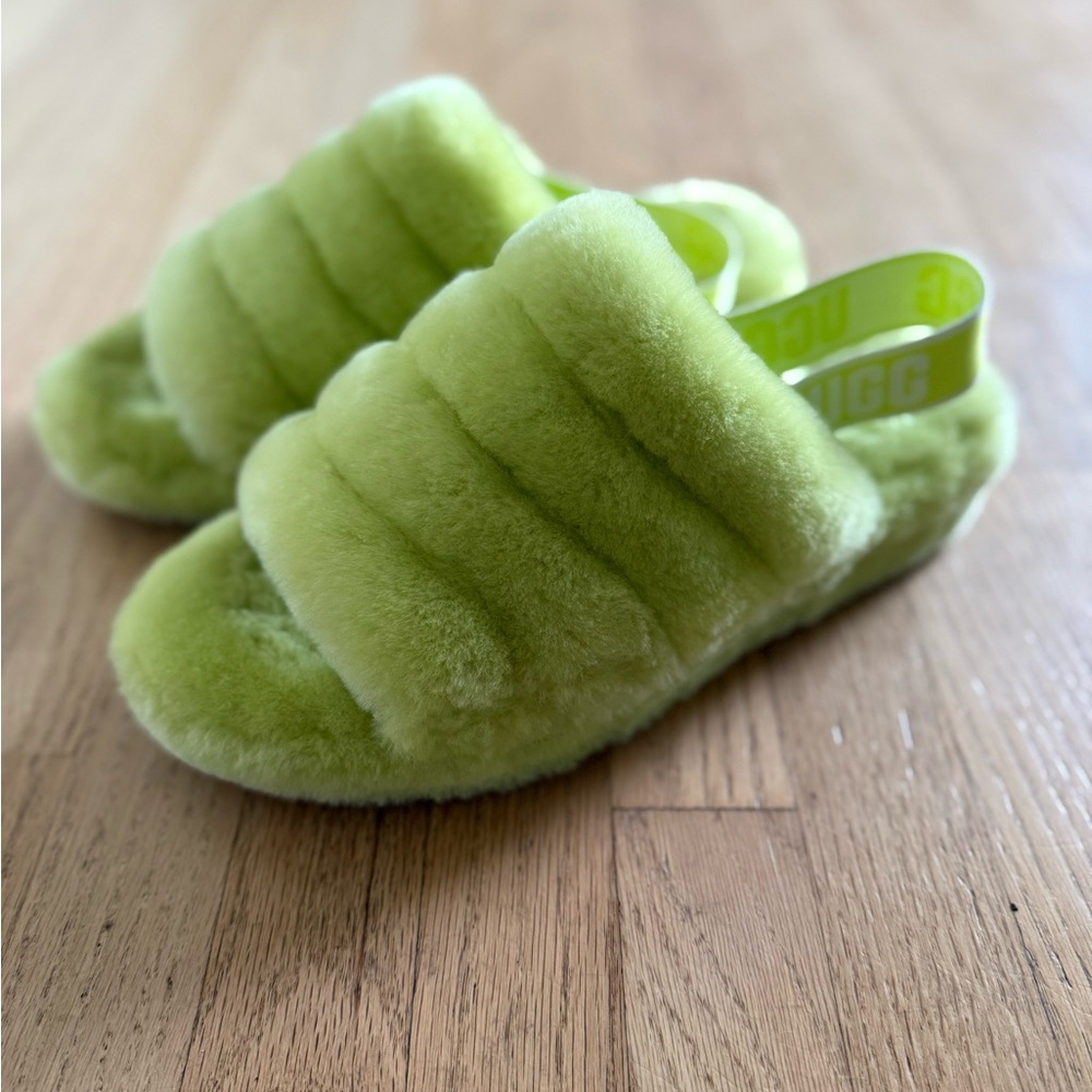 UGG women’sFluff Yeah Slide - Neon Green